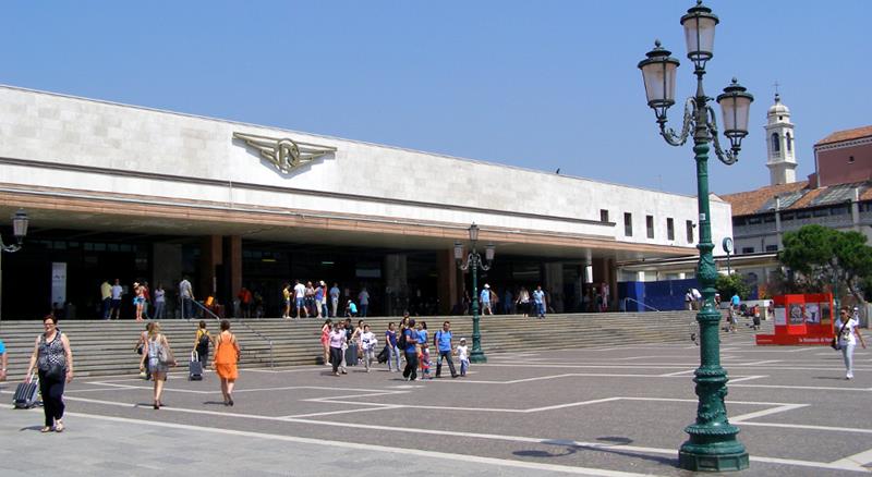 Guarda Volumes nas Estações de Trem e Aeroportos da Itália